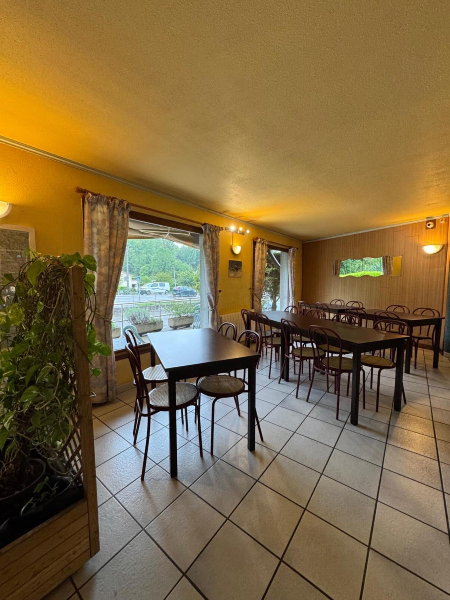 Symp'Hotel Nivolas-Vermelle Esterno foto