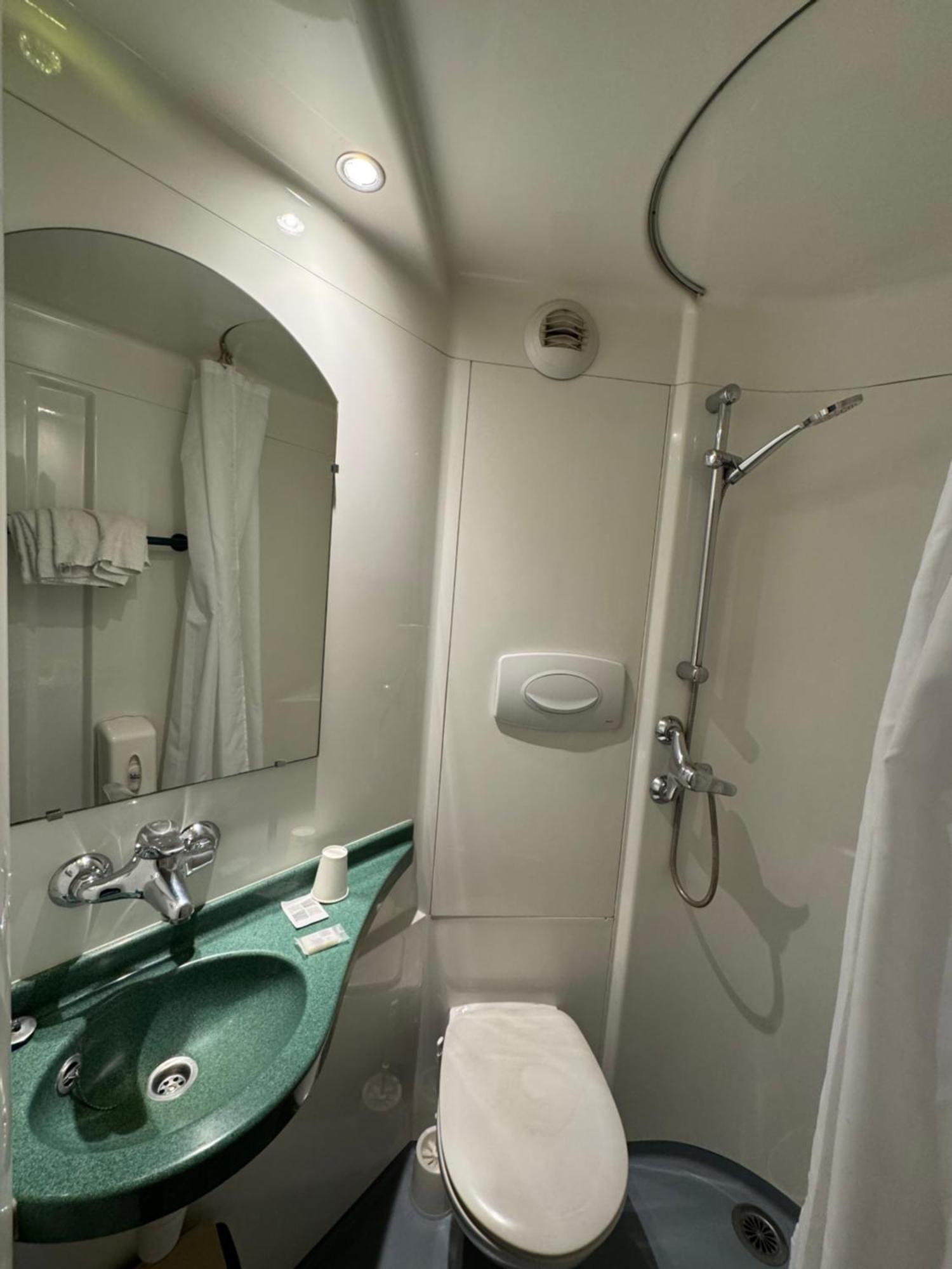Symp'Hotel Nivolas-Vermelle Esterno foto